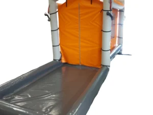 Kabina dekontaminacyjna podwójna z 5 punktowym systemem wodnym oraz zintegrowanym brodzikiem 2m x 5,6m x 2,6m